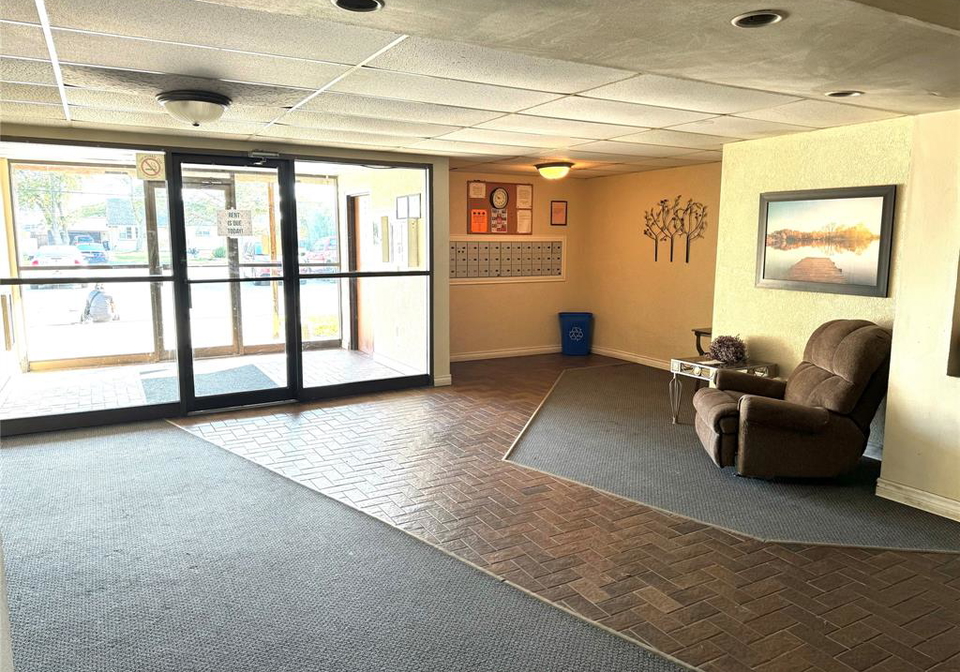 2565-lauzon-road-windsor-ontario-26014906