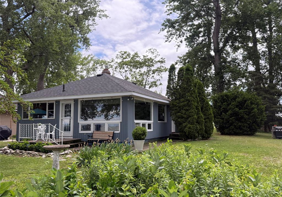 69-east-shore-road-pelee-island-ontario-26014909