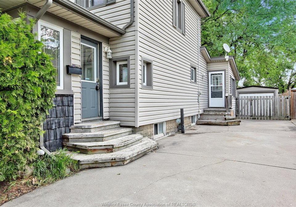 1054-glidden-windsor-ontario-26014940