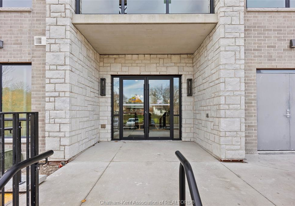 364-grand-avenue-east-chatham-ontario-26014948