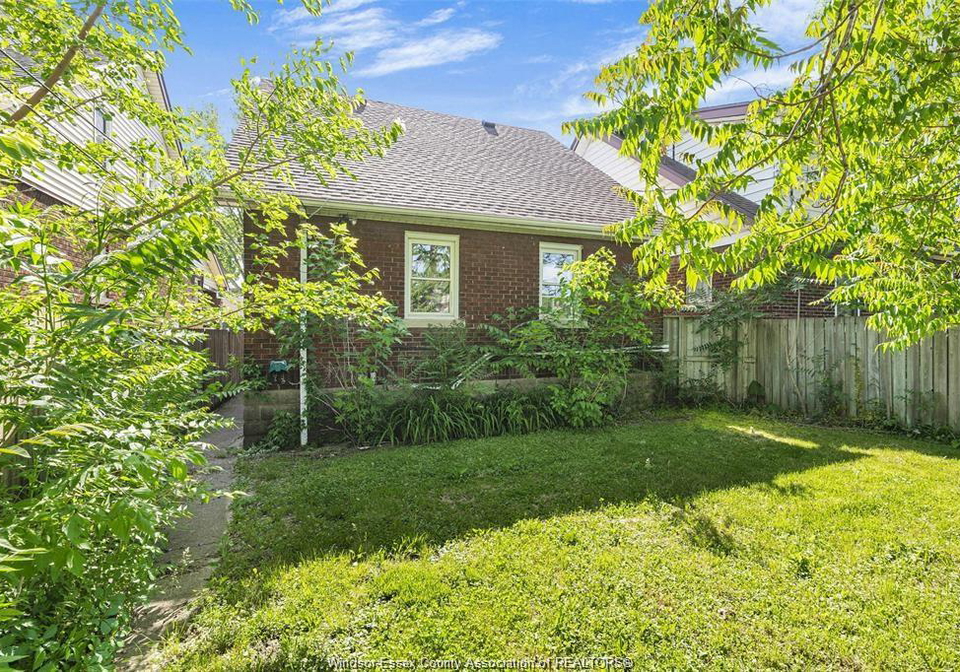 1376-goyeau-street-windsor-ontario-26014957