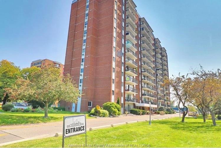 8591-riverside-drive-windsor-ontario-26014973