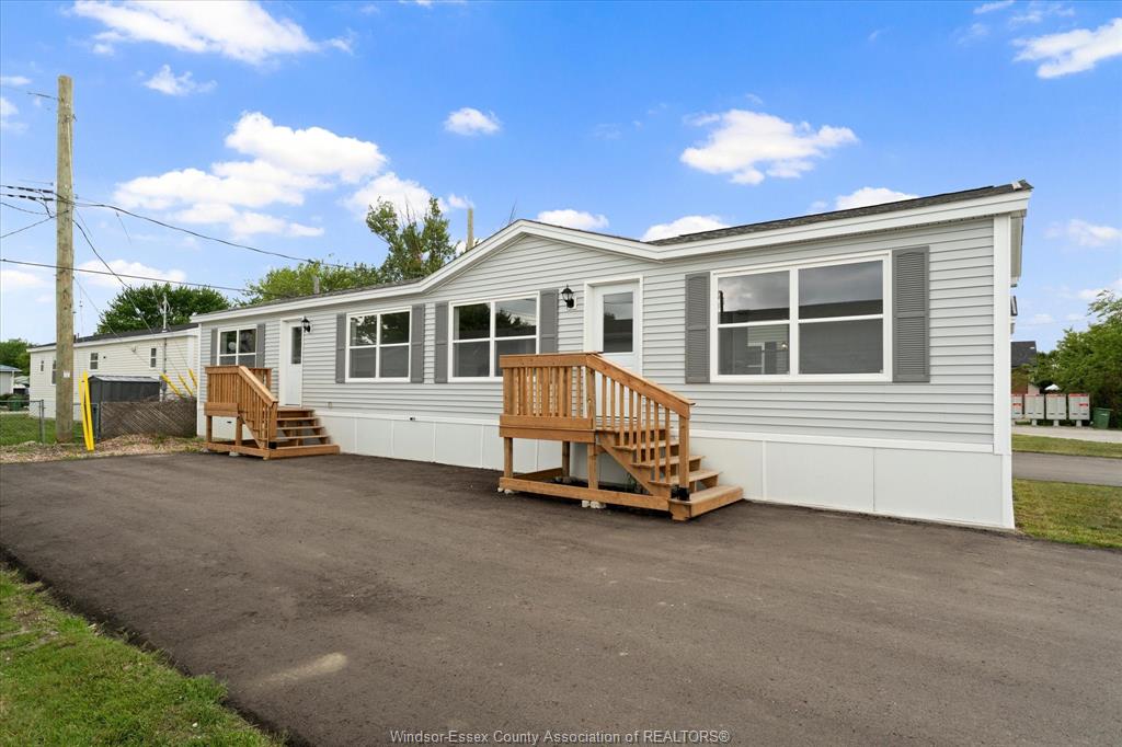 2-linda-lakeshore-ontario-26014976