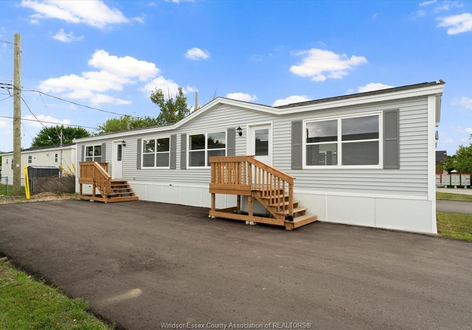 2-linda-lakeshore-ontario-26014976