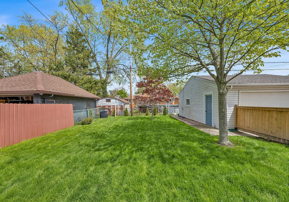 1038-janisse-windsor-ontario-26014987