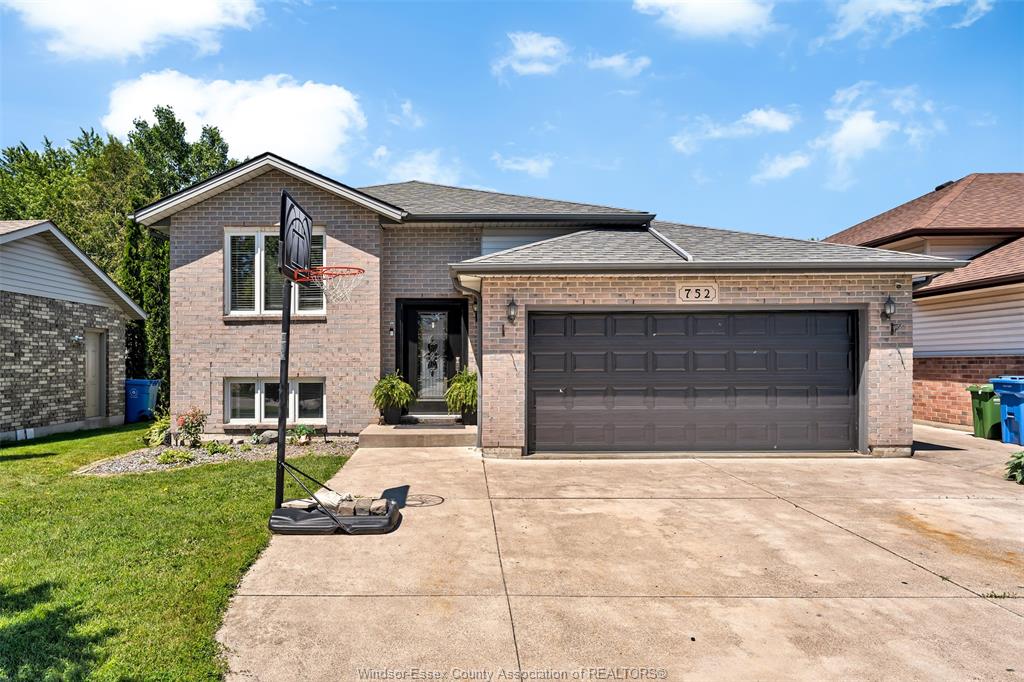 752-helena-crescent-belle-river-ontario-26015003