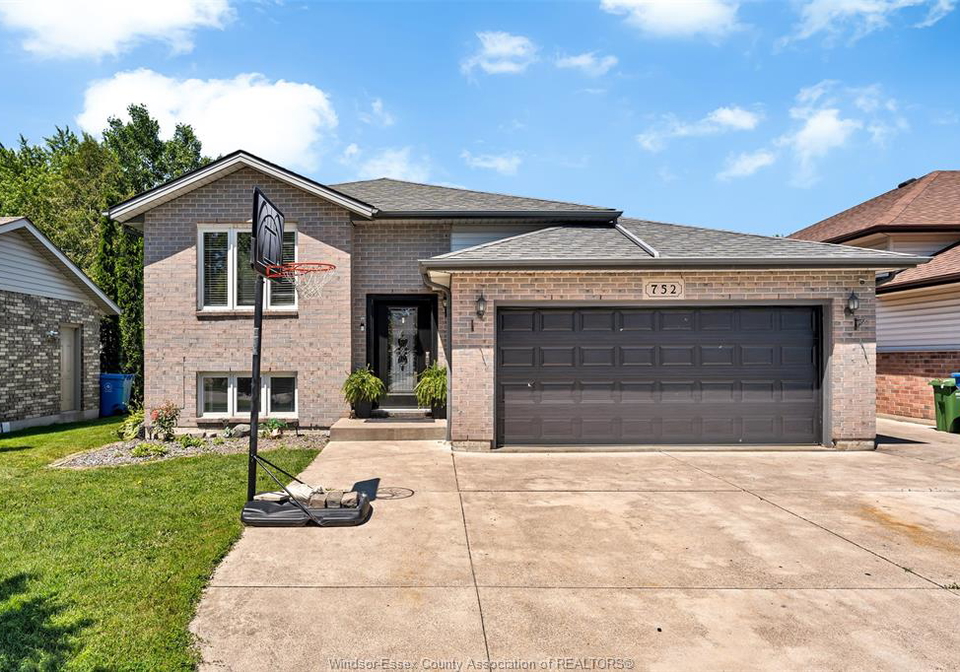 752-helena-crescent-belle-river-ontario-26015003