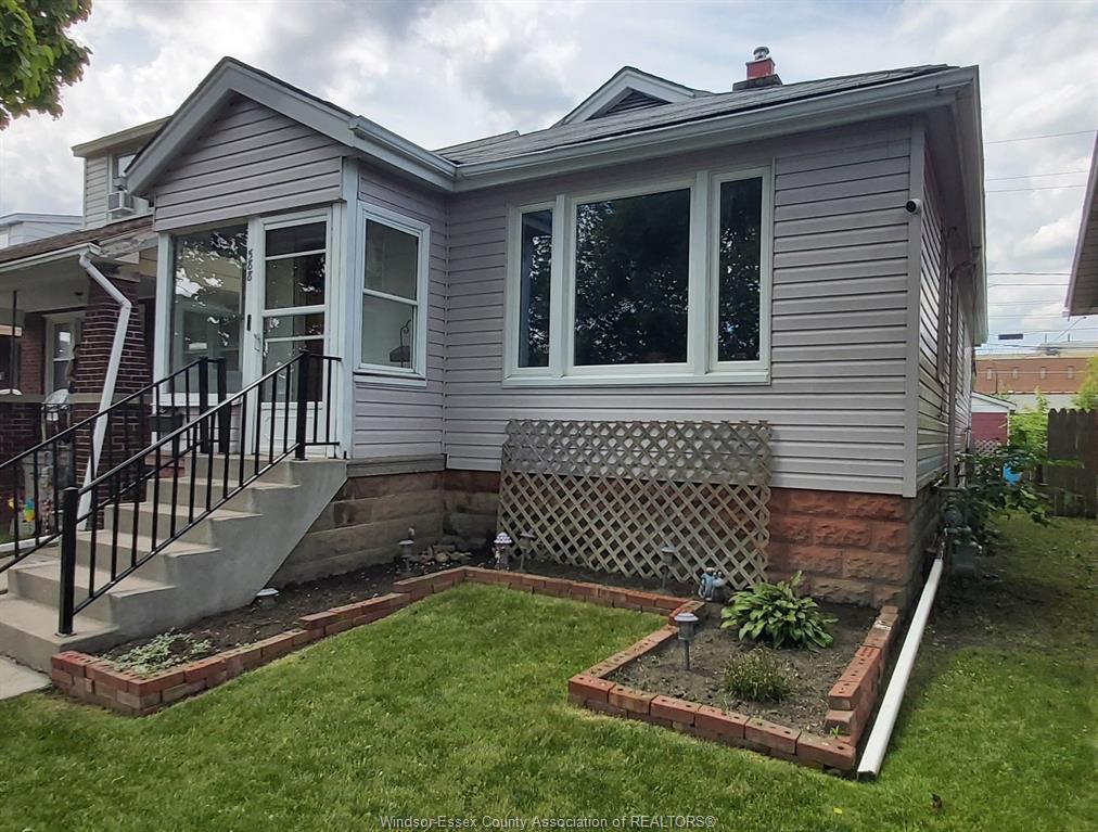 588-irvine-avenue-windsor-ontario-26015012