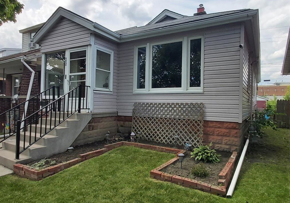 588-irvine-avenue-windsor-ontario-26015012