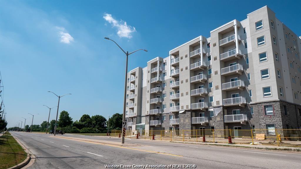 1611-banwell-windsor-ontario-26015024