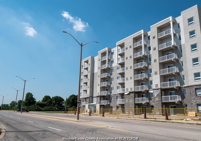 1611-banwell-windsor-ontario-26015024