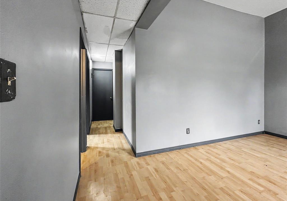 800-808-shepherd-street-east-windsor-ontario-26015042