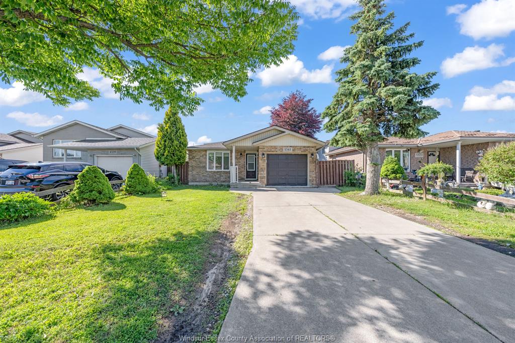 1541-foster-windsor-ontario-26015060