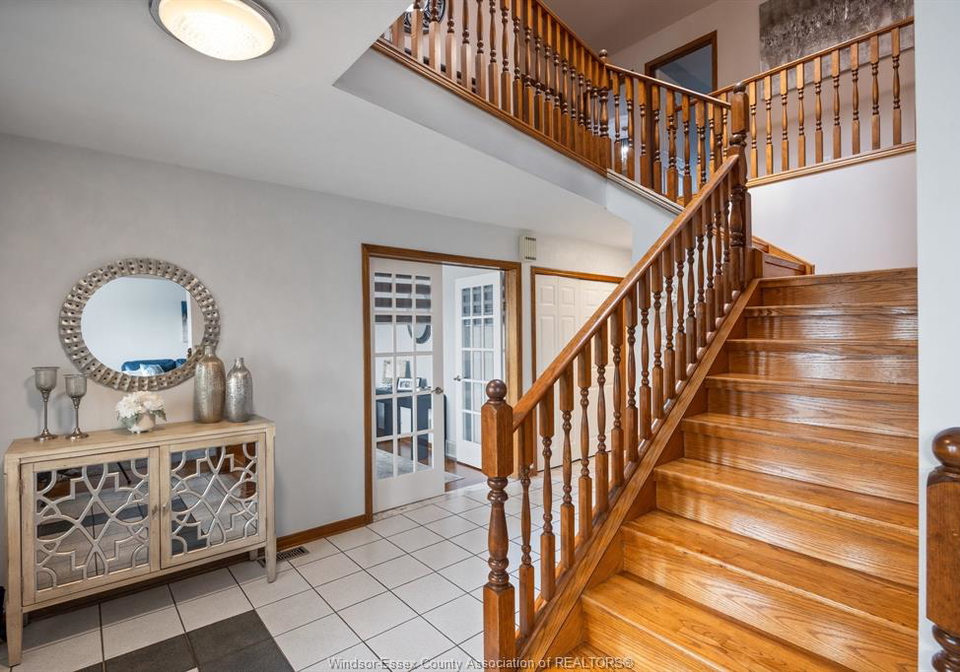 12314-funaro-crescent-tecumseh-ontario-26015062