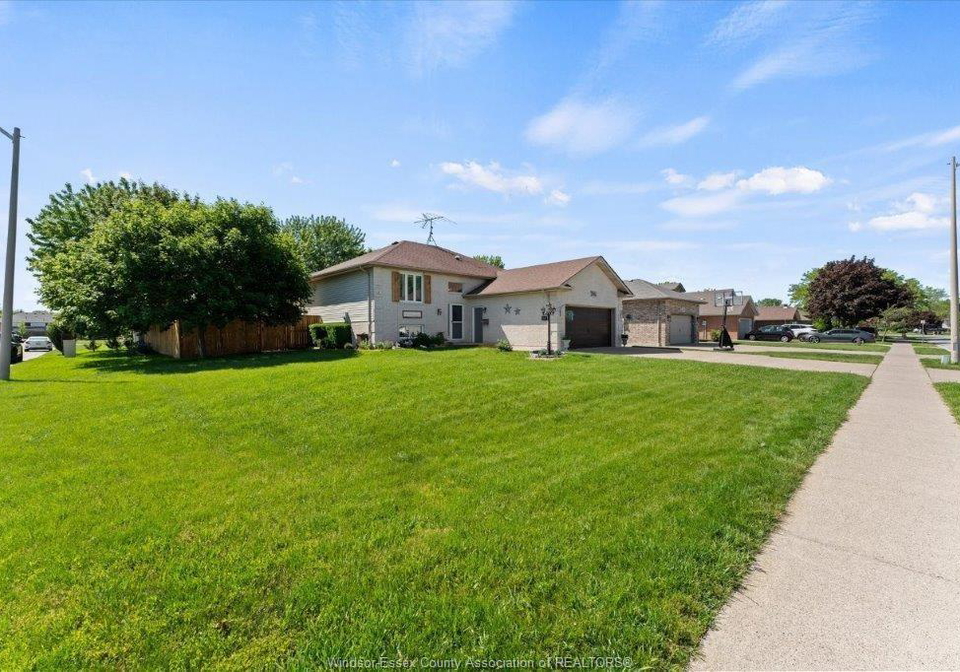 251-willowwood-belle-river-ontario-26015067