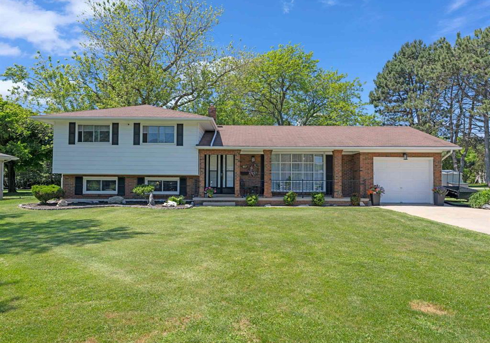1517-redwood-road-kingsville-ontario-26015069