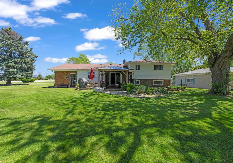 1517-redwood-road-kingsville-ontario-26015069