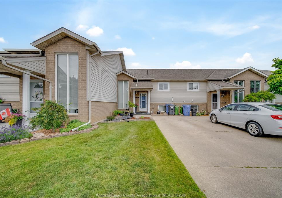 1425-mickaila-crescent-tecumseh-ontario-26015072