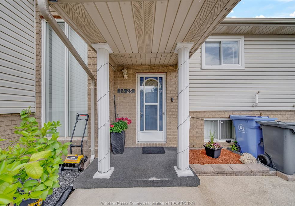 1425-mickaila-crescent-tecumseh-ontario-26015072
