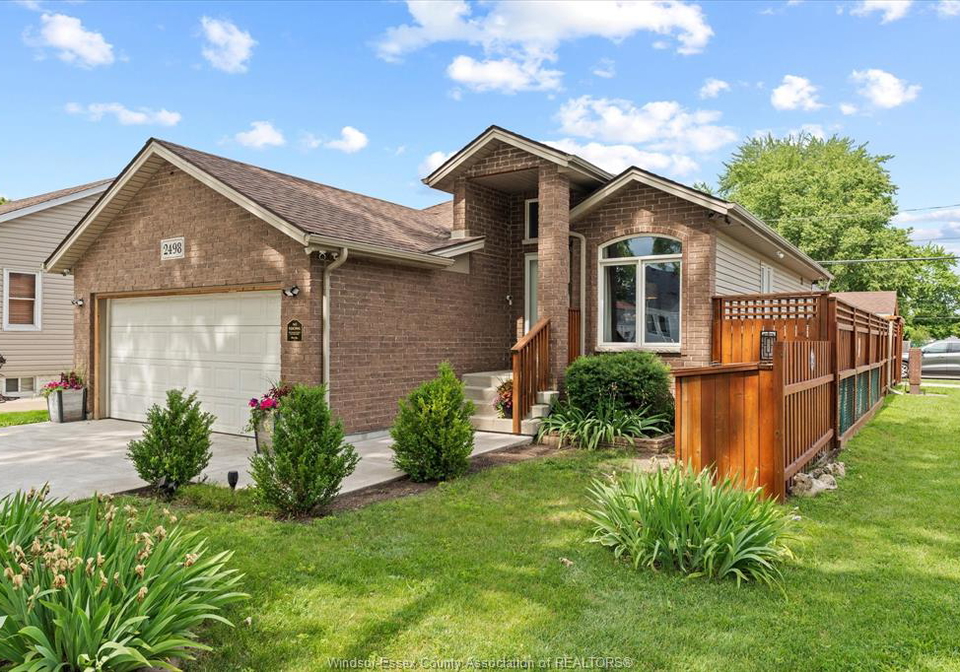 2498-bernard-windsor-ontario-26015078