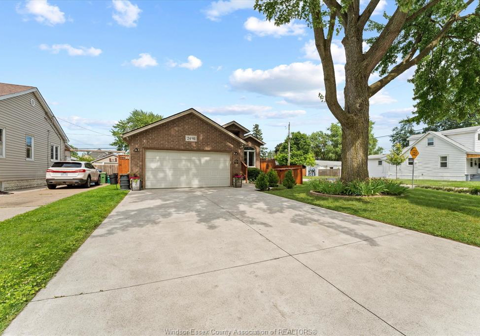 2498-bernard-windsor-ontario-26015078