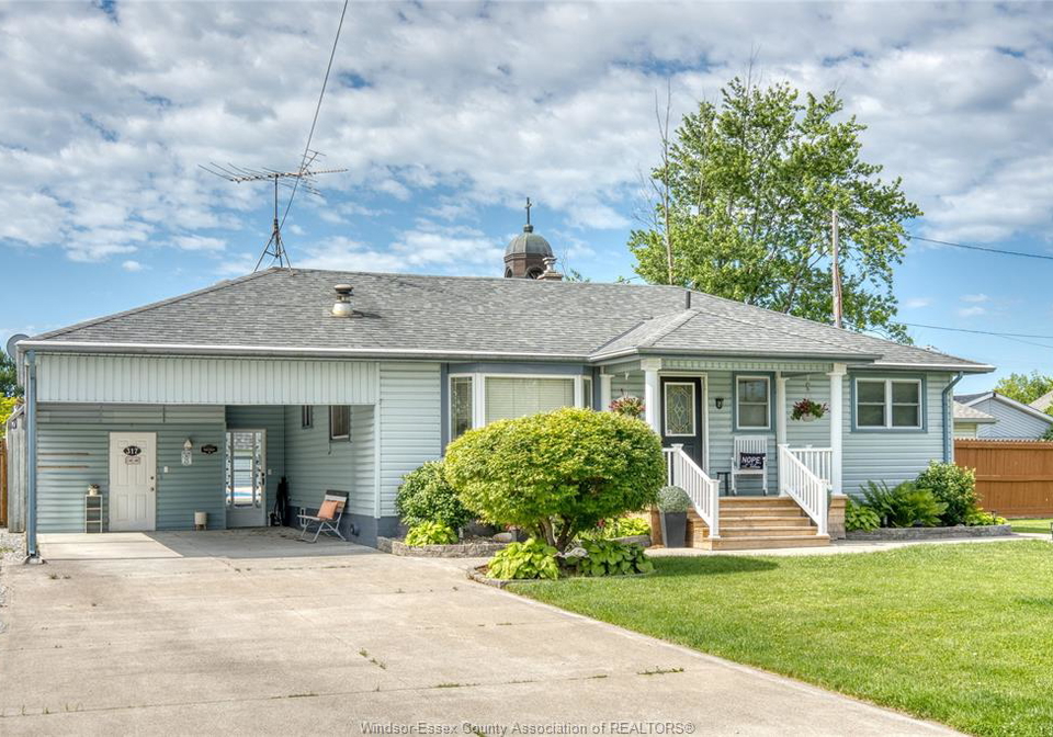 317-parkside-drive-mcgregor-ontario-26015081