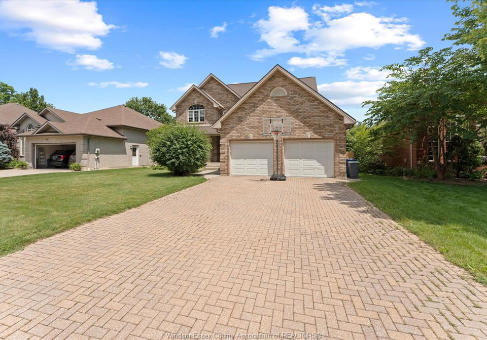 5740-wayne-street-lasalle-ontario-26015089