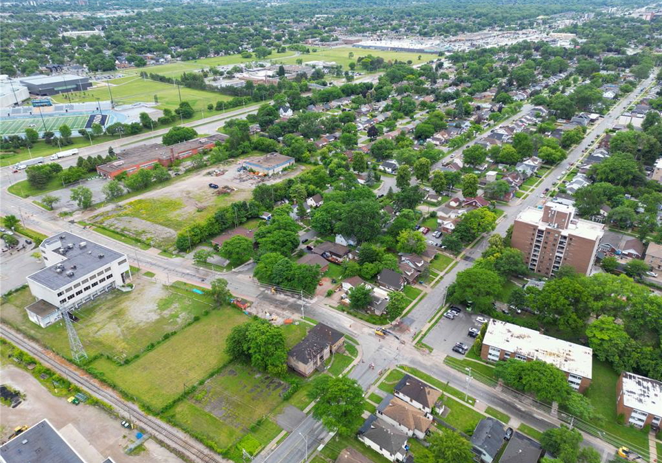 915-lena-windsor-ontario-26015092