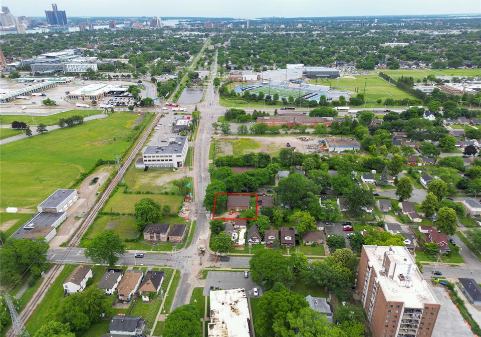 915-lena-windsor-ontario-26015092