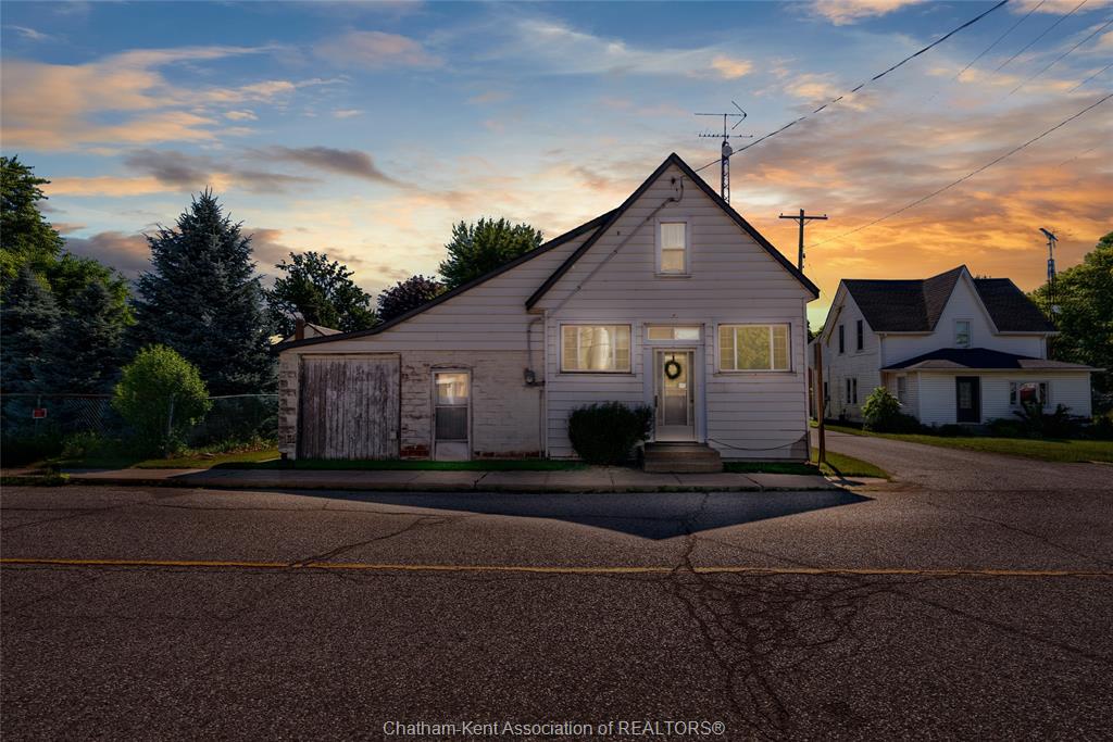 1-centre-side-road-tupperville-ontario-26015097