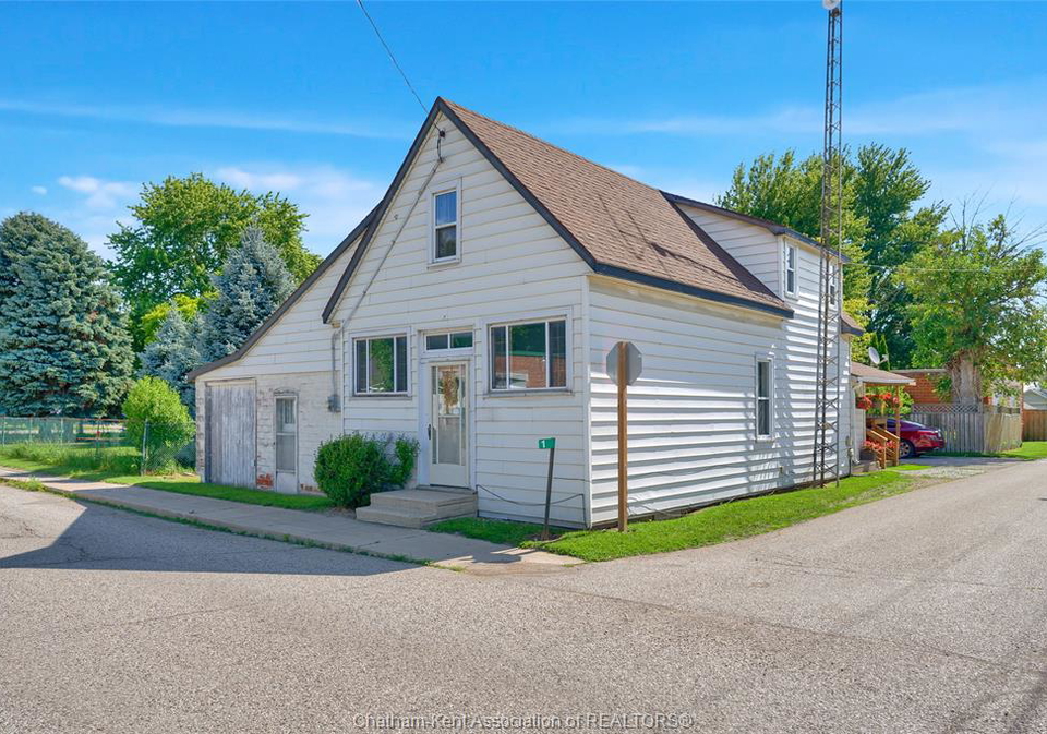 1-centre-side-road-tupperville-ontario-26015097
