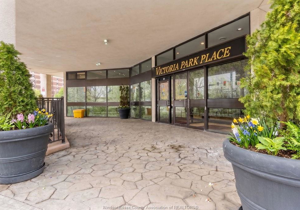 150-park-street-windsor-ontario-26015103