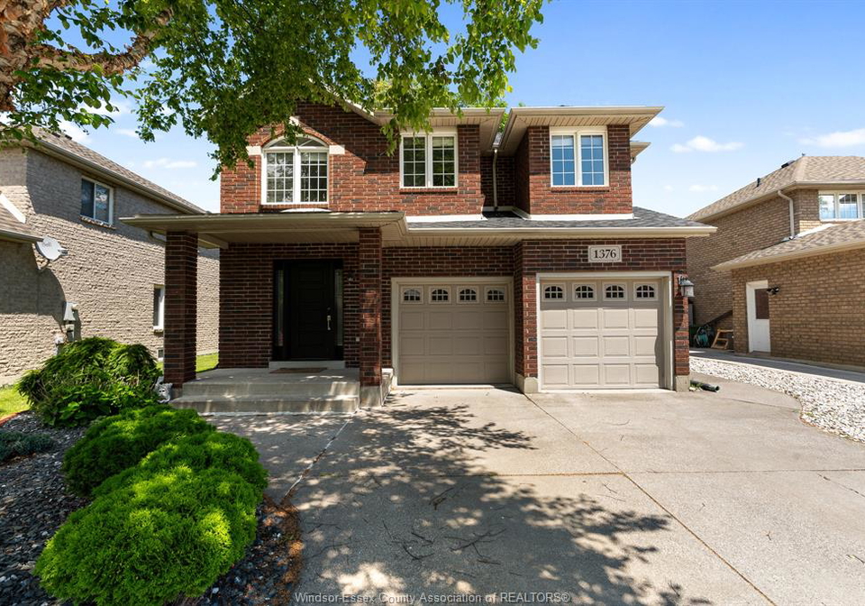1376-lakeview-avenue-windsor-ontario-26015108