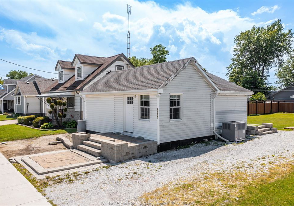 9524-walker-road-mcgregor-ontario-26015137