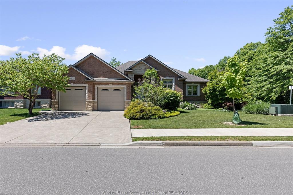 2203-roxborough-windsor-ontario-26015153
