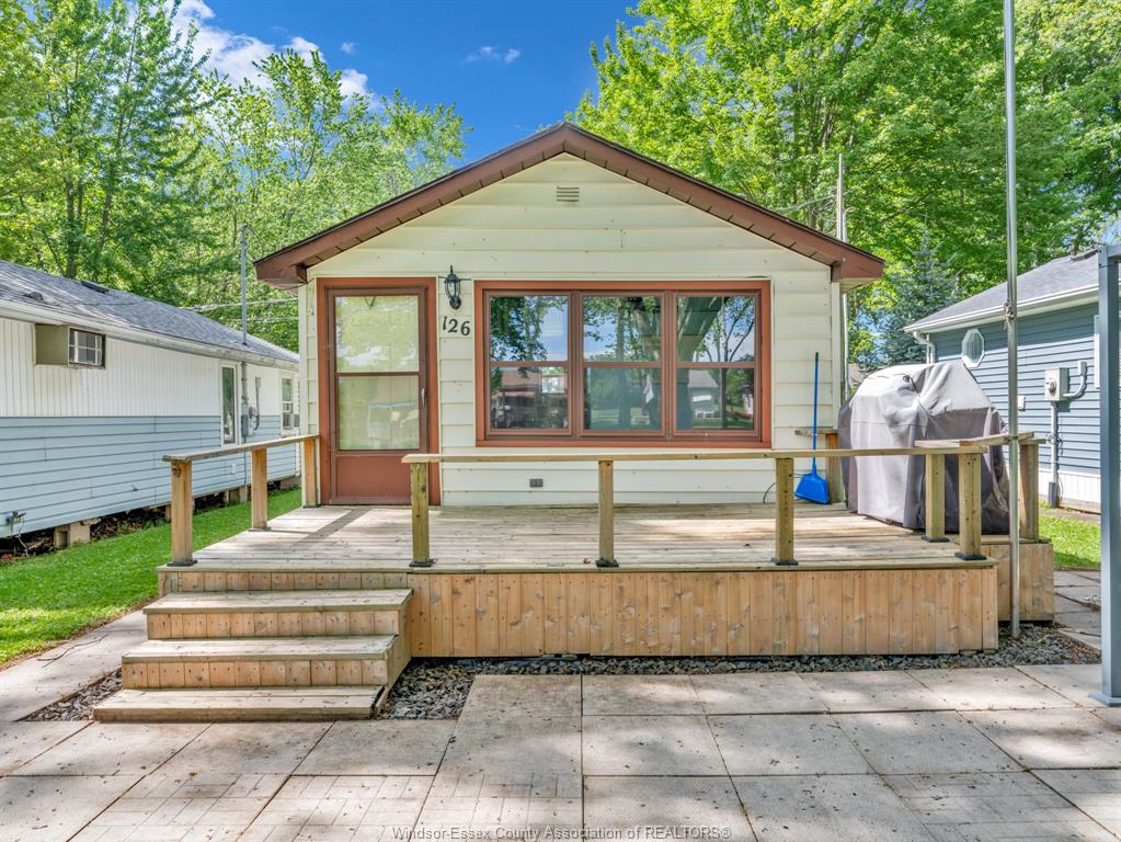 126-pleasure-beach-harrow-ontario-26015158