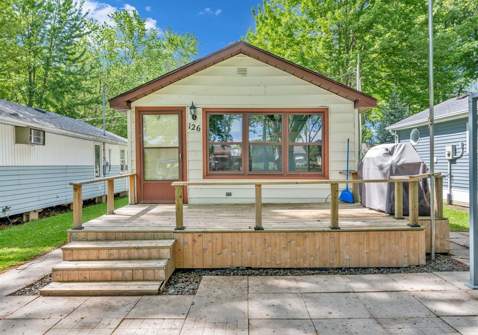126-pleasure-beach-harrow-ontario-26015158