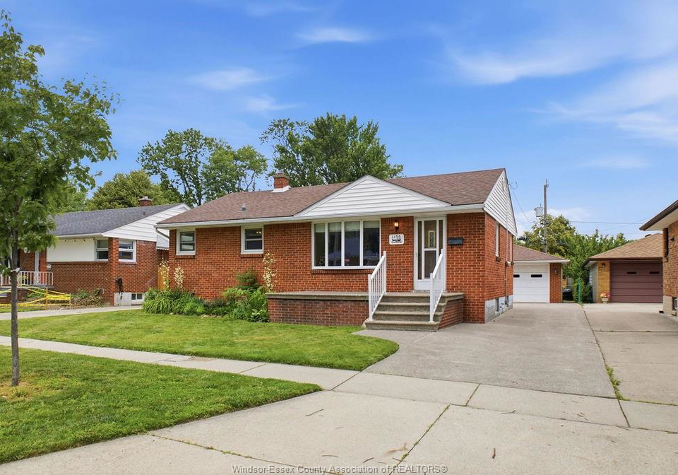 1156-esdras-windsor-ontario-26015159