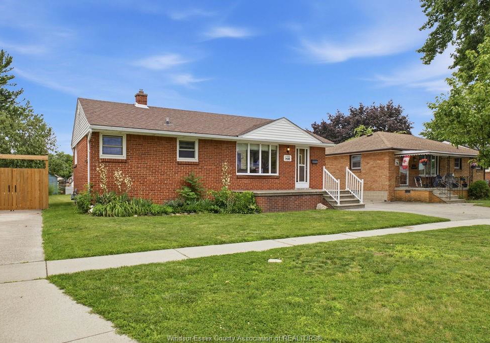1156-esdras-windsor-ontario-26015159