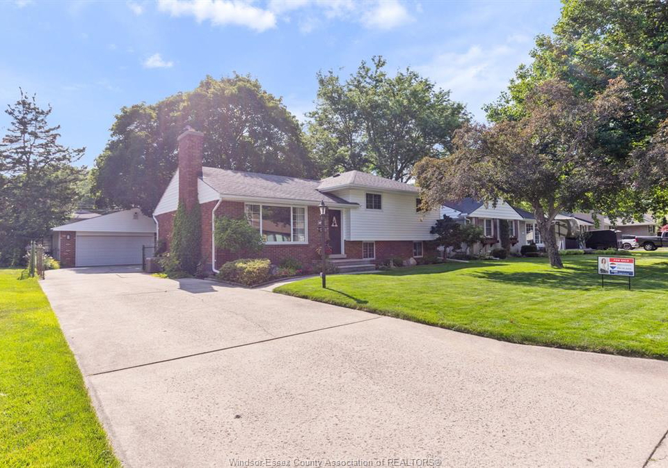 3659-bruce-avenue-windsor-ontario-26015179