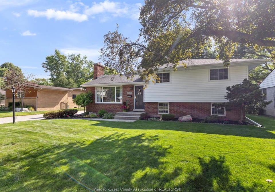 3659-bruce-avenue-windsor-ontario-26015179