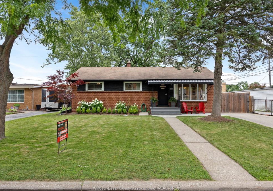 1600-st-gabriel-windsor-ontario-26015233