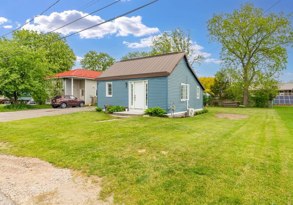 30-queen-street-west-lambton-shores-ontario-26015235