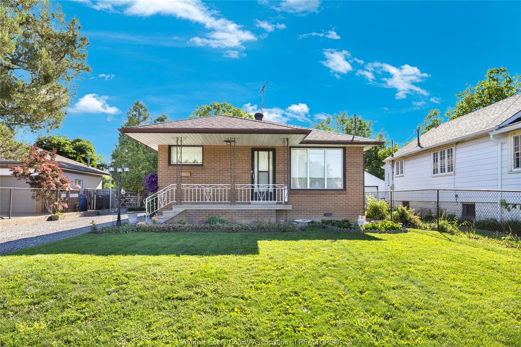 2680-jos-st-louis-windsor-ontario-26015240