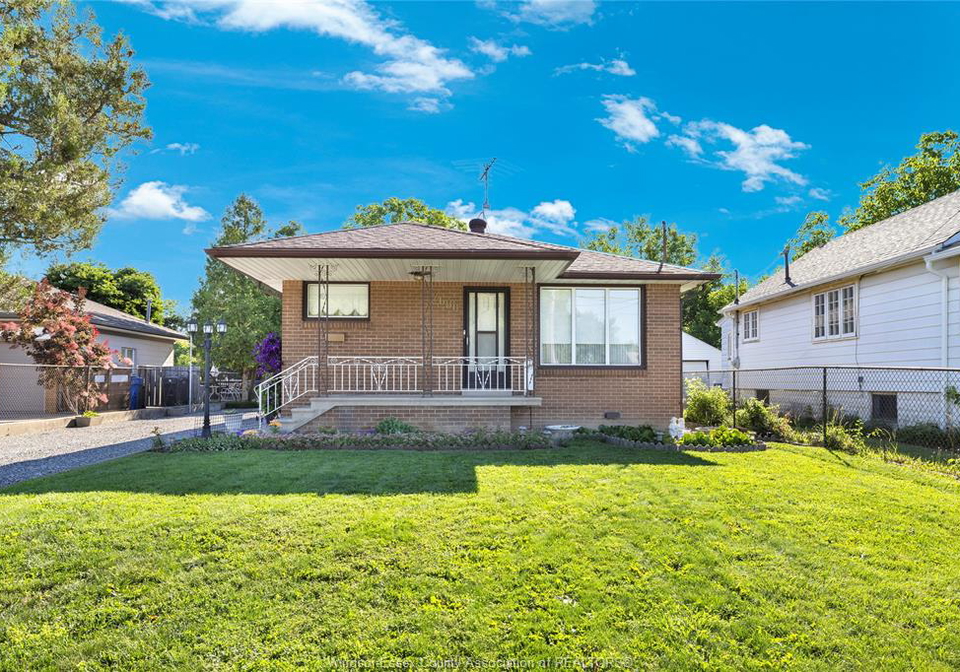 2680-jos-st-louis-windsor-ontario-26015240