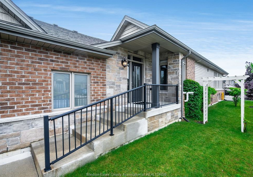 1-woodland-street-kingsville-ontario-26015250