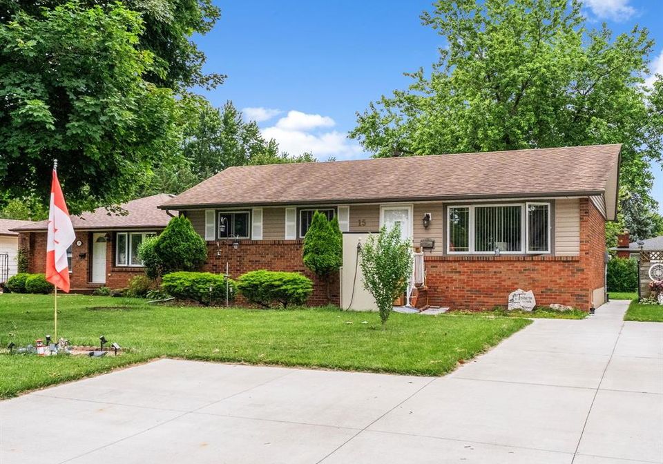 15-riviera-amherstburg-ontario-26015259