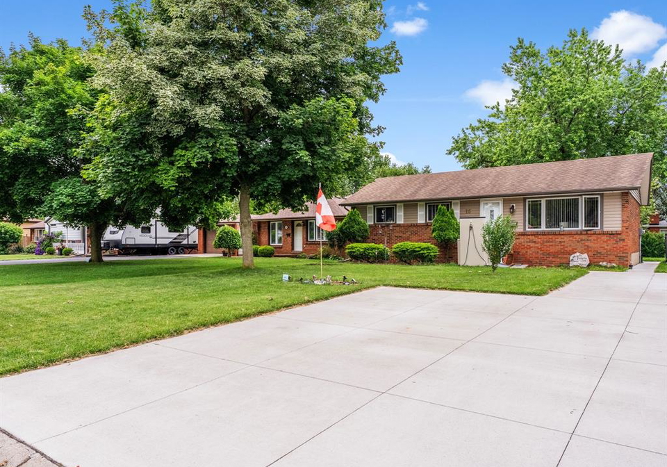 15-riviera-amherstburg-ontario-26015259