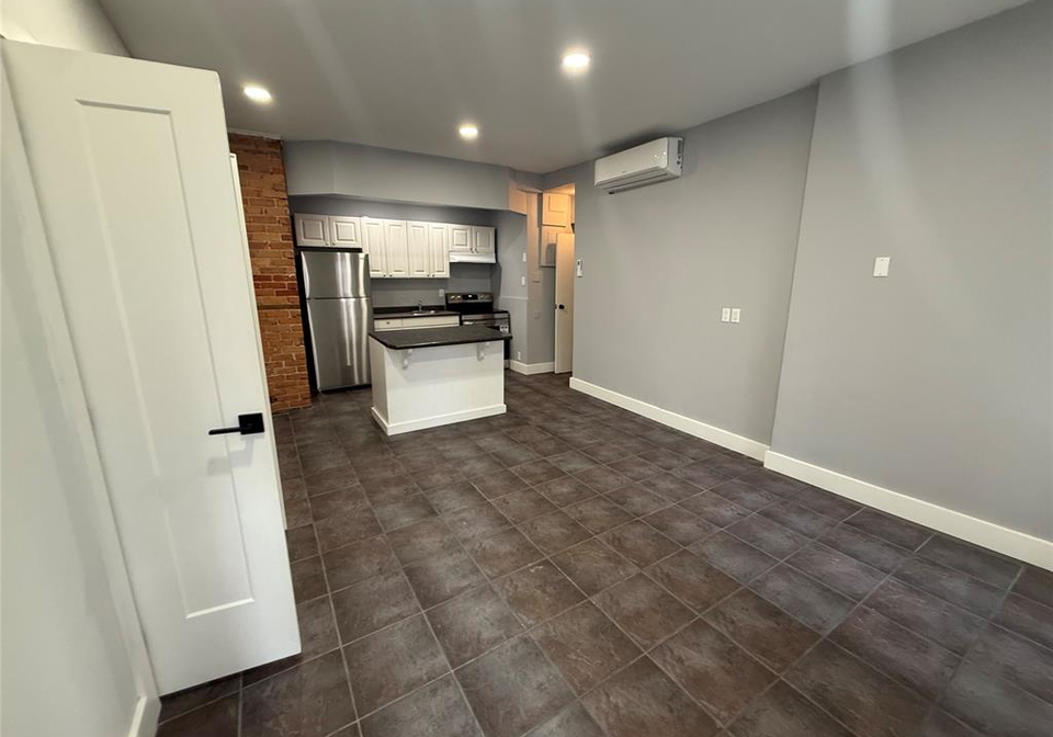 405-pelissier-windsor-ontario-26015263
