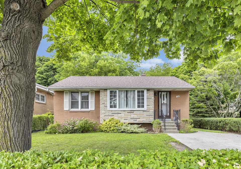 1158-dot-avenue-windsor-ontario-26015266